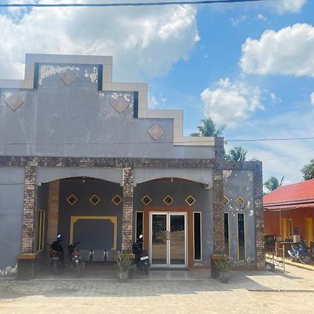 Oyo 93119 Guest House Leo Patra Muara Badak Экстерьер фото
