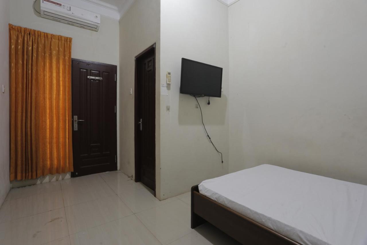 Oyo 93119 Guest House Leo Patra Muara Badak Экстерьер фото