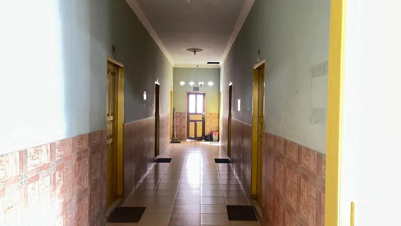 Oyo 93119 Guest House Leo Patra Muara Badak Экстерьер фото