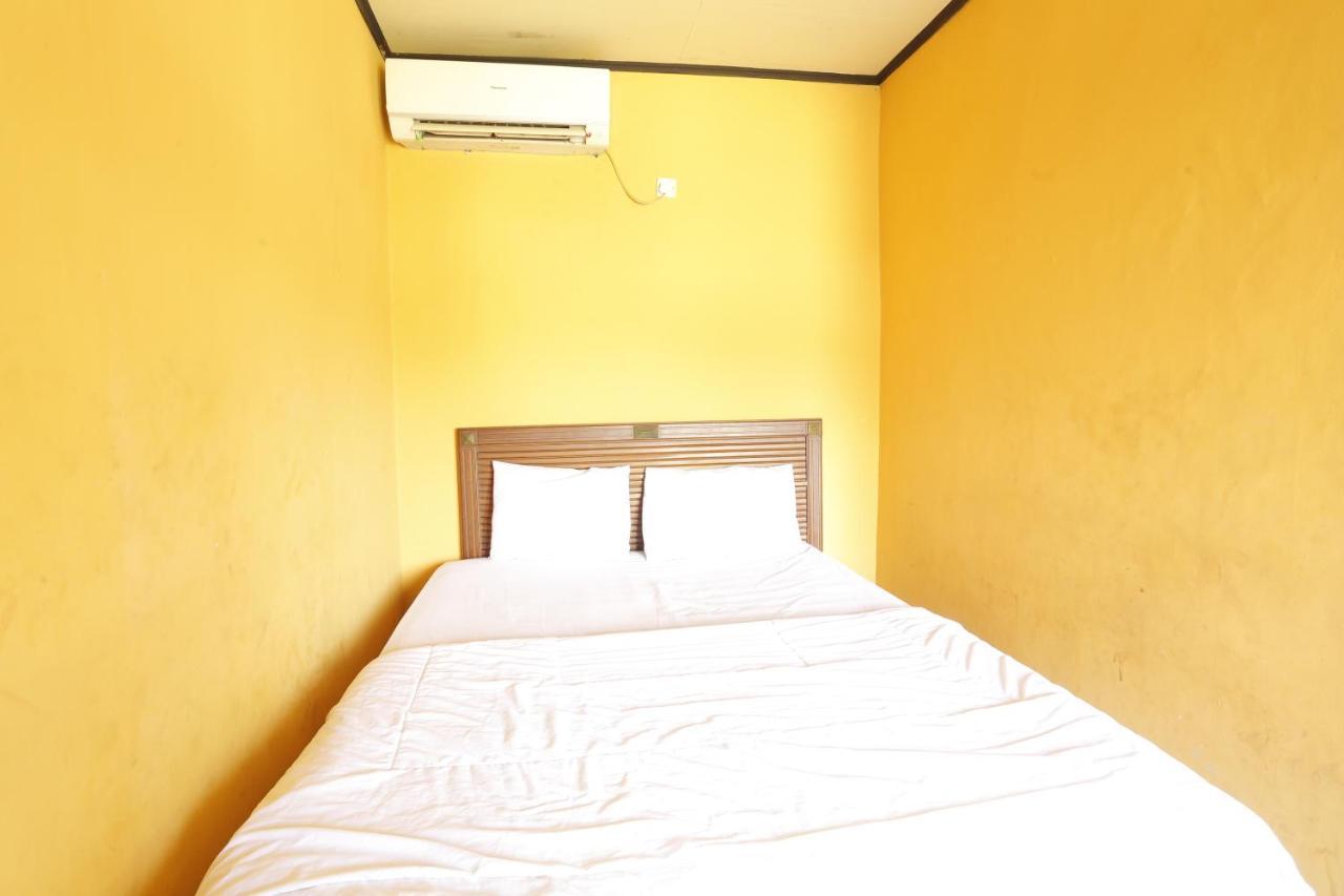 Oyo 93119 Guest House Leo Patra Muara Badak Экстерьер фото