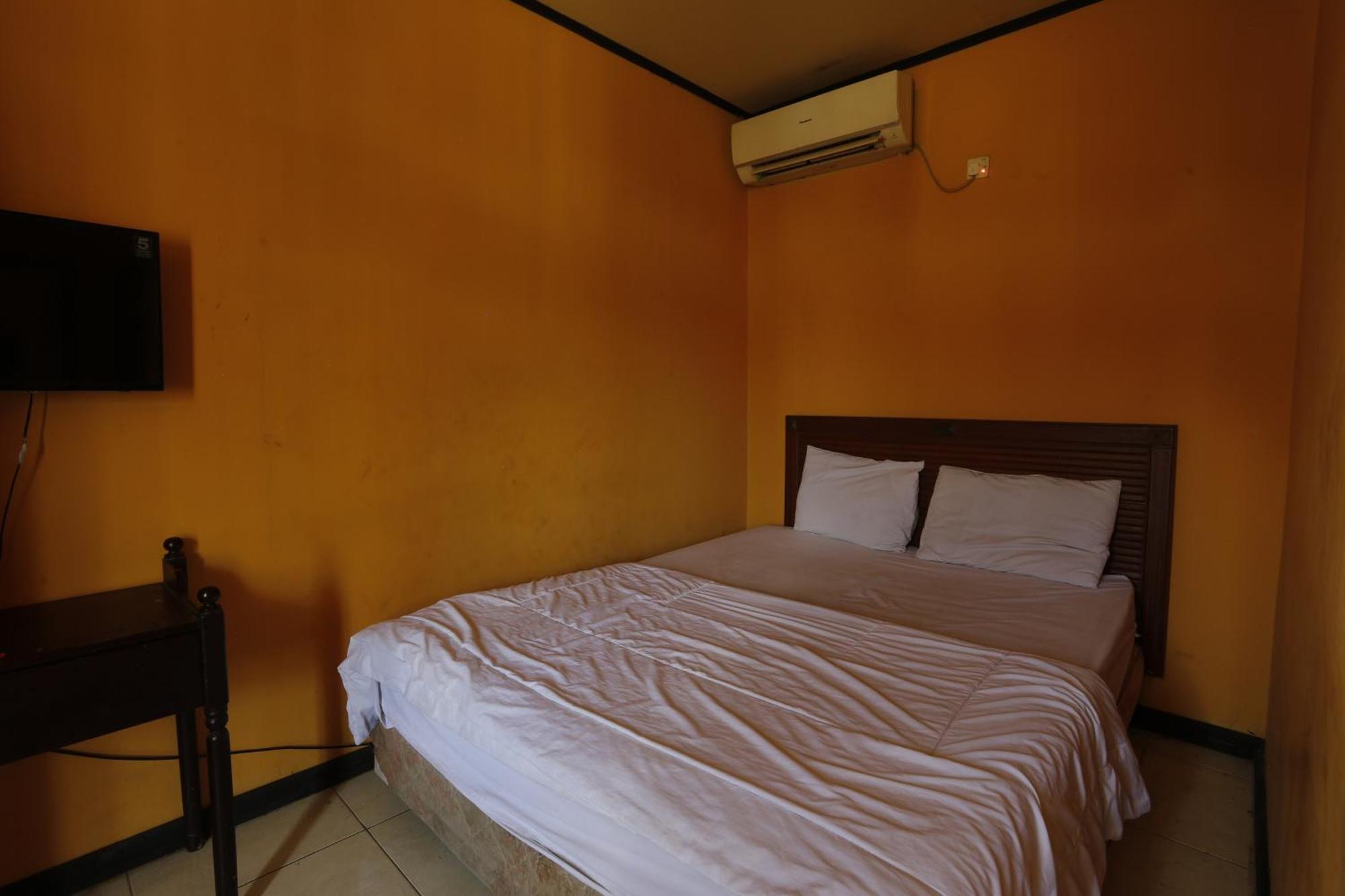 Oyo 93119 Guest House Leo Patra Muara Badak Экстерьер фото