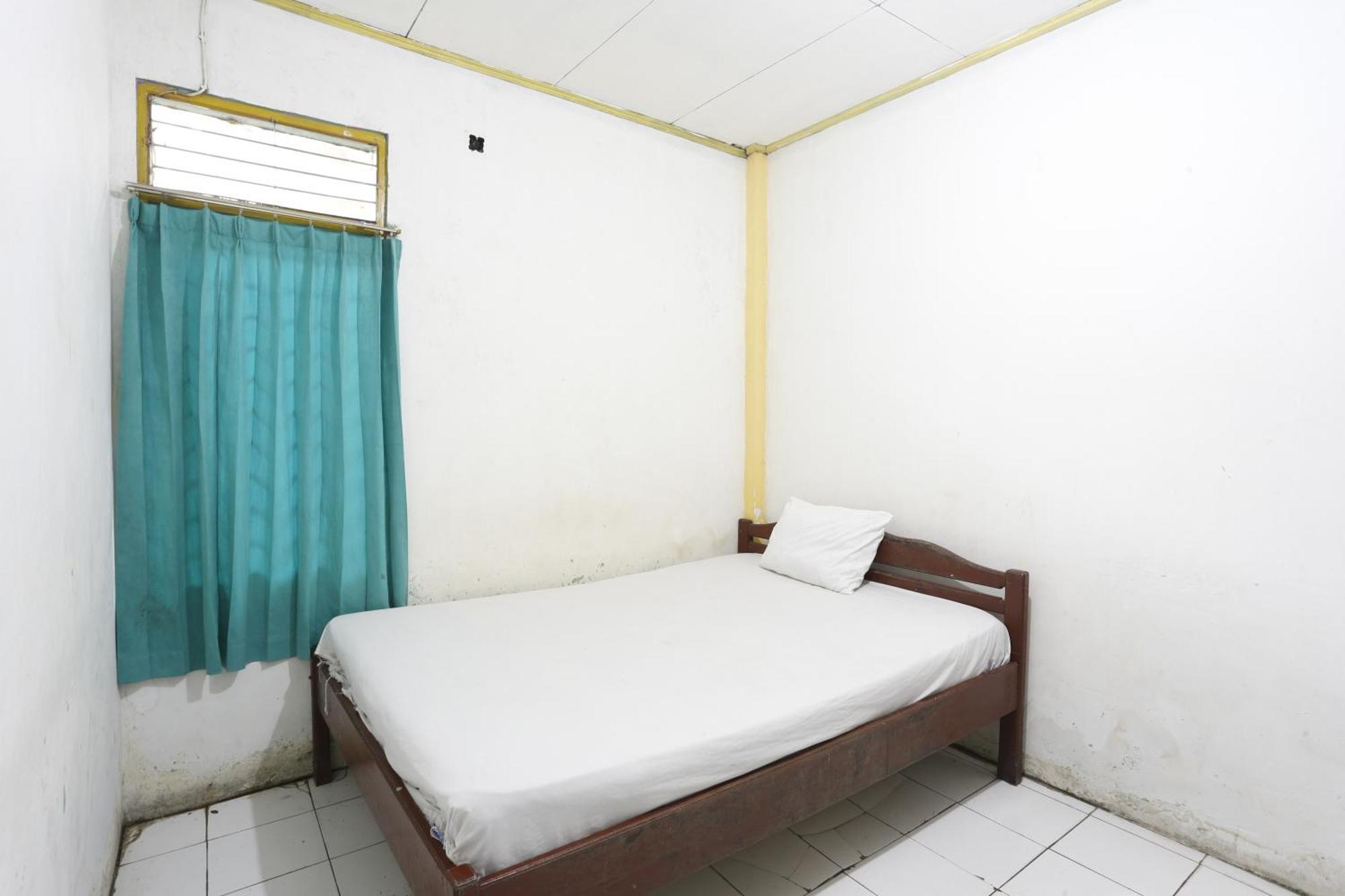 Oyo 93119 Guest House Leo Patra Muara Badak Экстерьер фото
