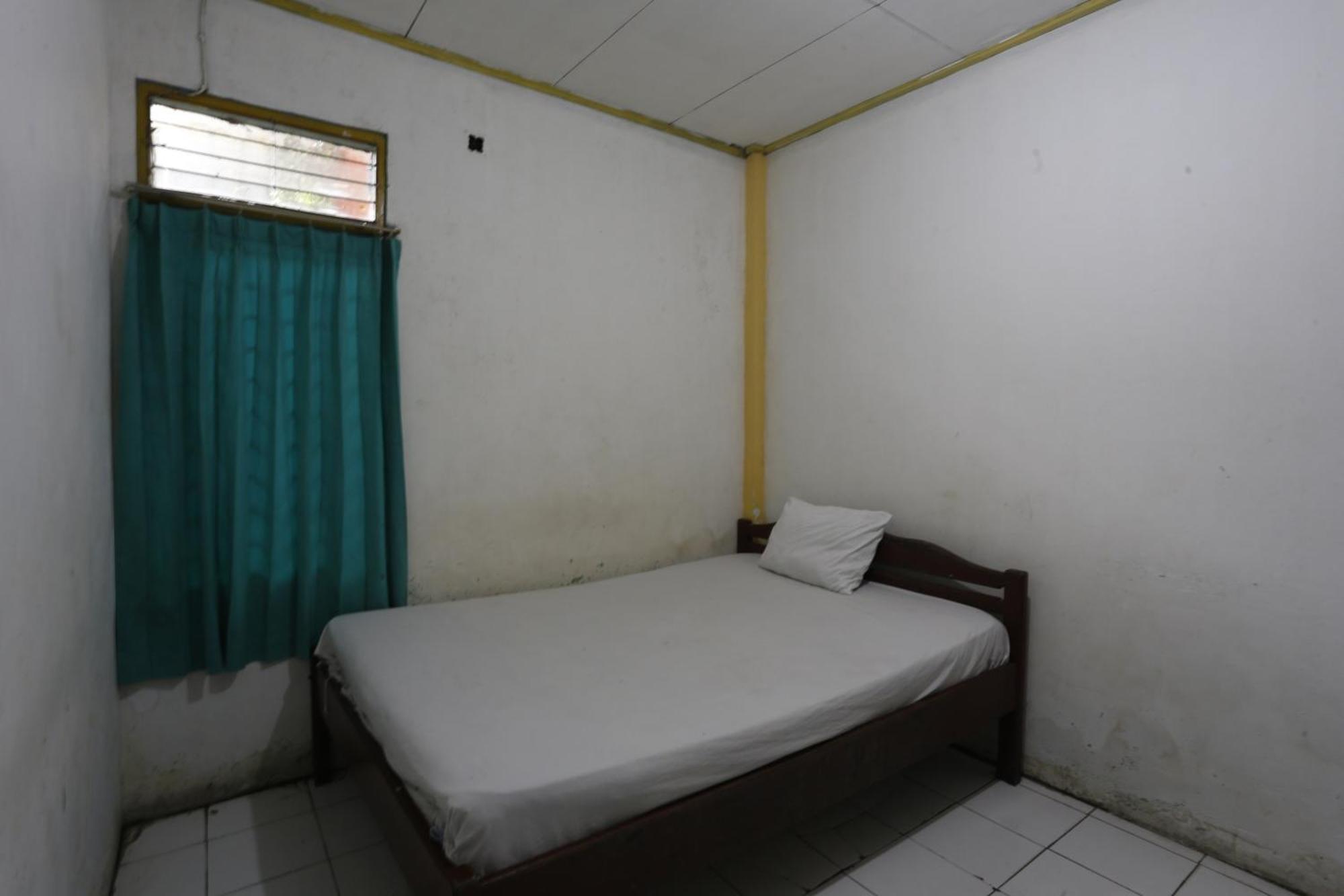 Oyo 93119 Guest House Leo Patra Muara Badak Экстерьер фото